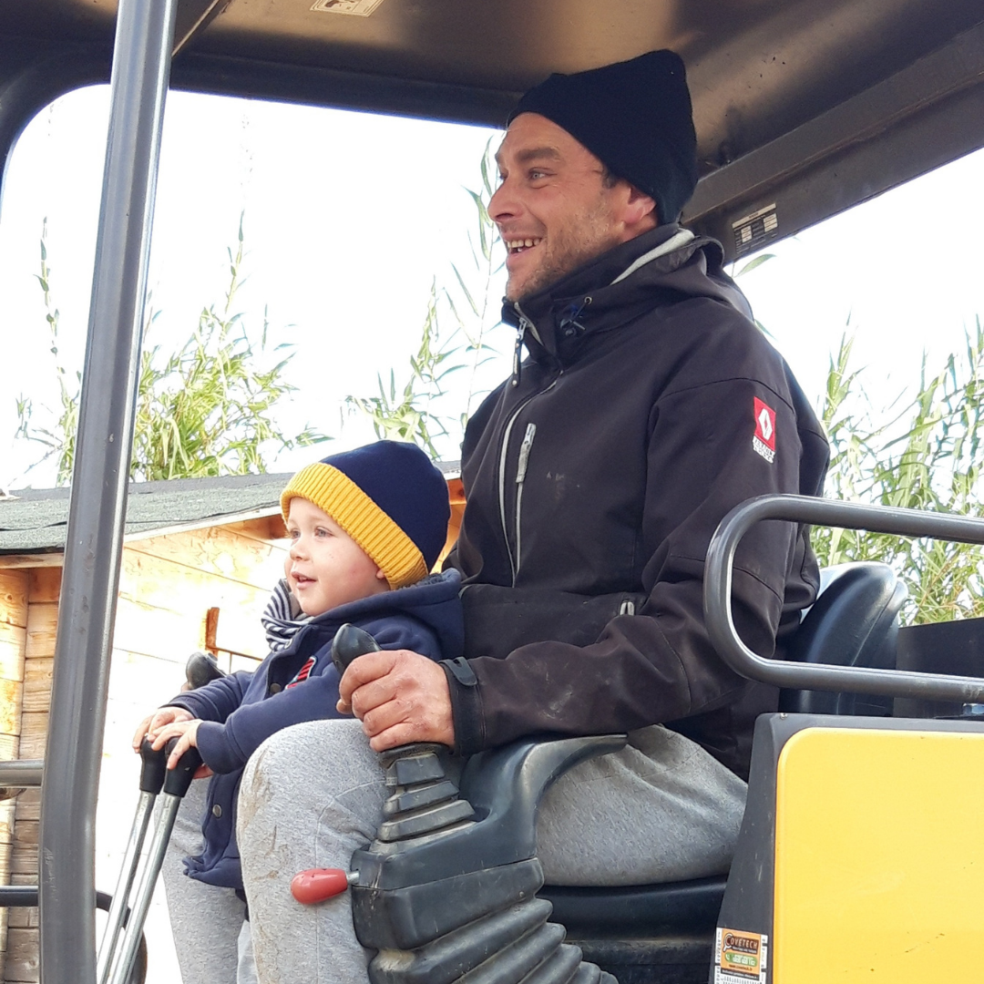 Entreprise familiale cuozzo tp, père et fils, entreprise de travaux public dans le gard et vaucluse