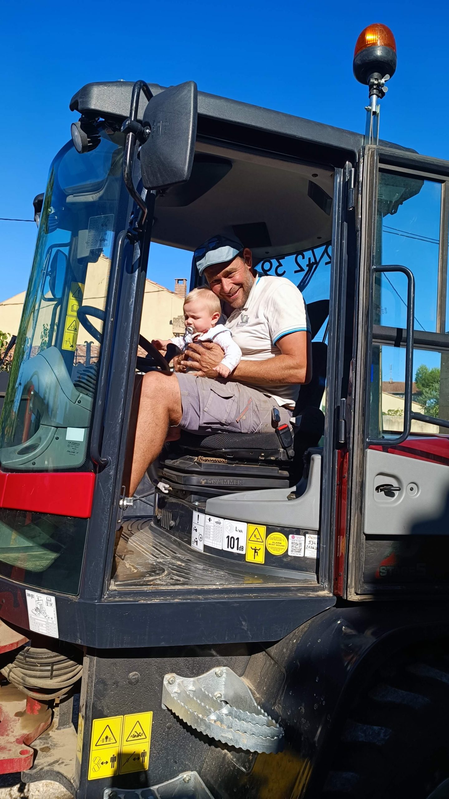 Entreprise familiale cuozzo tp, père et fils, entreprise de travaux public dans le gard et vaucluse